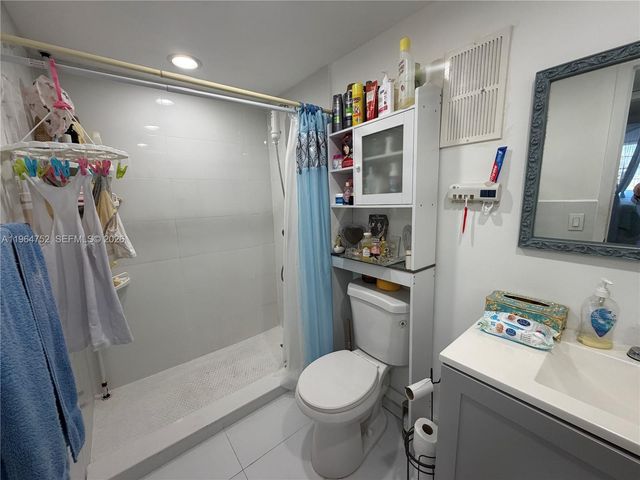 13685 NE 10th Ave 304, North Miami, FL 33161