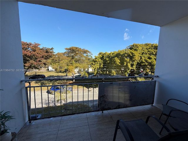 13685 NE 10th Ave 304, North Miami, FL 33161