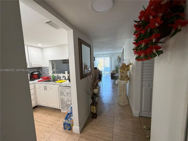 13685 NE 10th Ave 304, North Miami, FL 33161