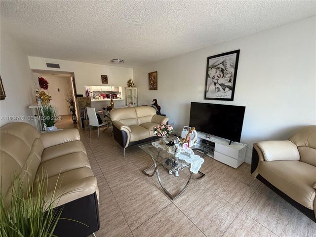 13685 NE 10th Ave 304, North Miami, FL 33161