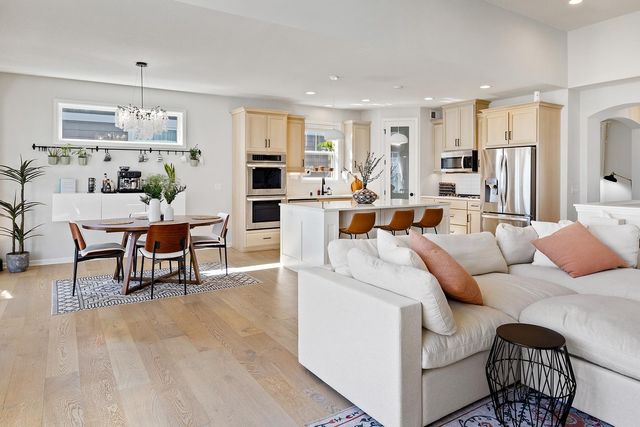 6510 Harvest Way, Chaska, MN 55318