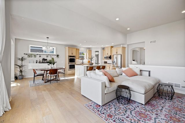 6510 Harvest Way, Chaska, MN 55318