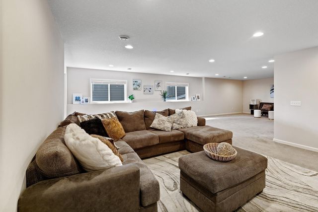 6510 Harvest Way, Chaska, MN 55318