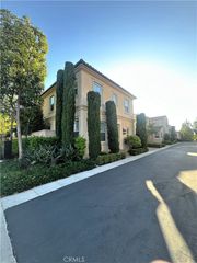 56 Twin Gables, Irvine, CA 92620