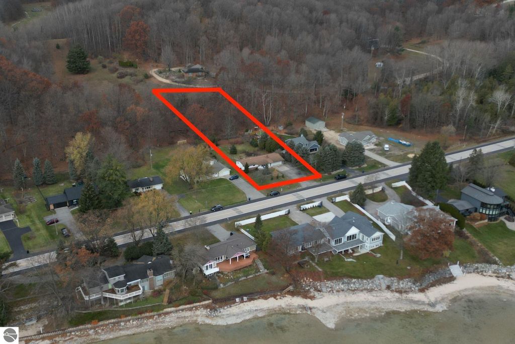 Image 36 of property listing at 7222 S West Bayshore Drive, Traverse City, MI 49684