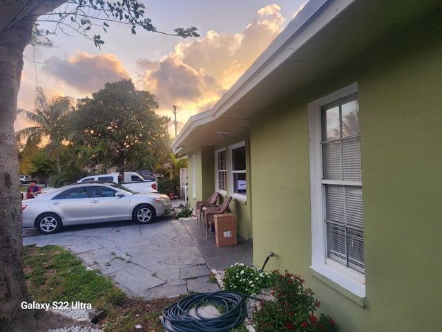 1441 W Central Street, Lantana, FL 33462