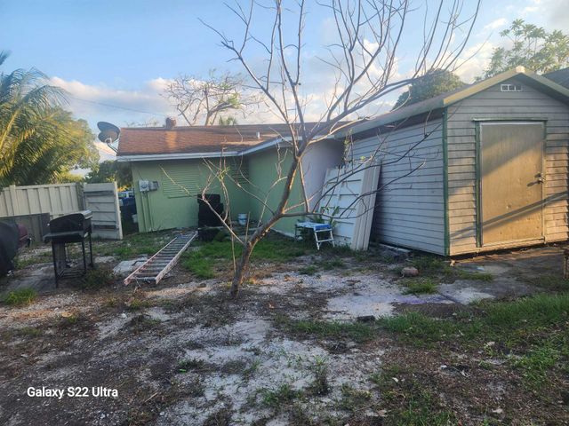 1441 W Central Street, Lantana, FL 33462