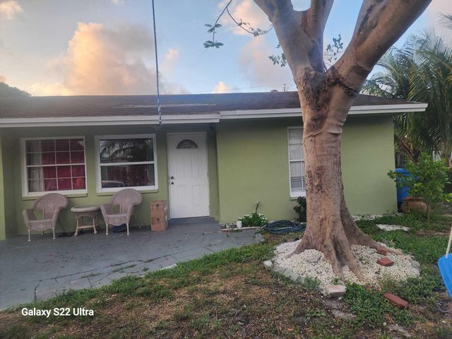 1441 W Central Street, Lantana, FL 33462