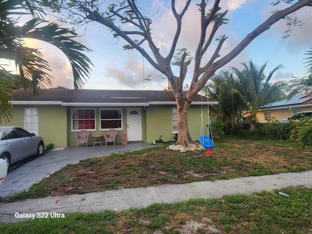 1441 W Central Street, Lantana, FL 33462