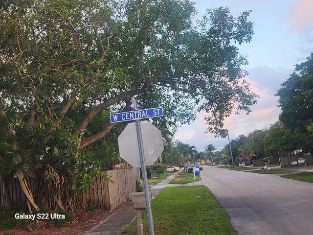 1441 W Central Street, Lantana, FL 33462