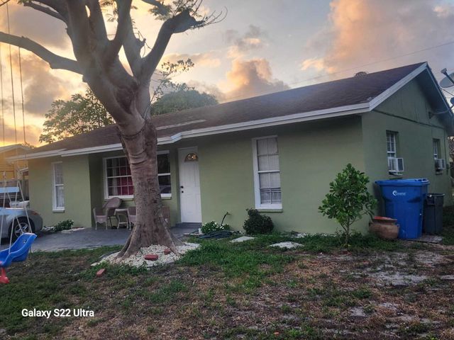 1441 W Central Street, Lantana, FL 33462