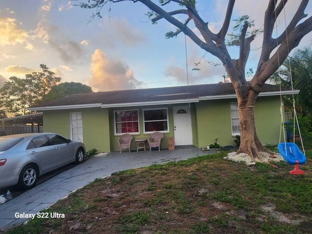 1441 W Central Street, Lantana, FL 33462