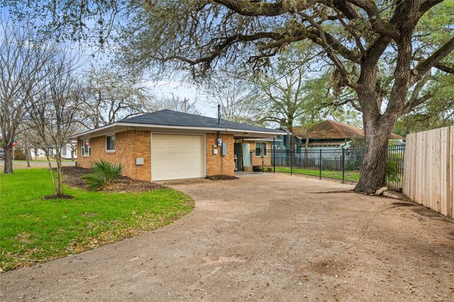 355 N Monroe Street, La Grange, TX 78945