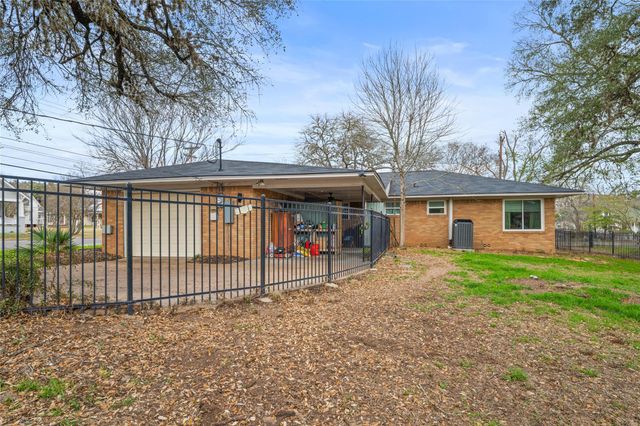 355 N Monroe Street, La Grange, TX 78945