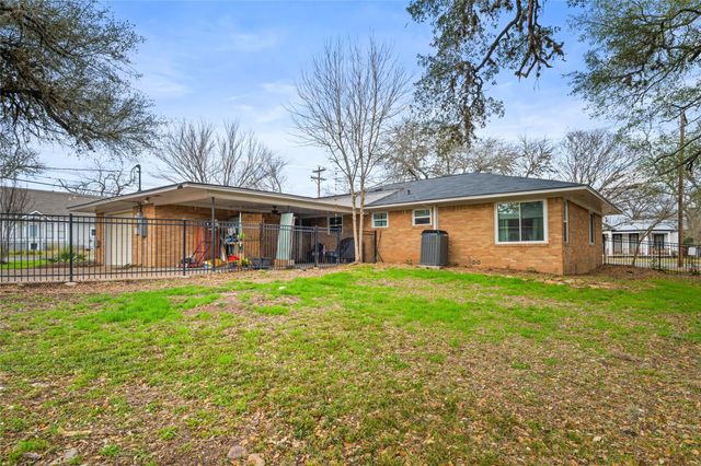 355 N Monroe Street, La Grange, TX 78945