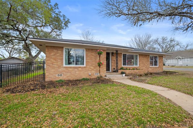 355 N Monroe Street, La Grange, TX 78945