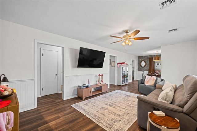 355 N Monroe Street, La Grange, TX 78945