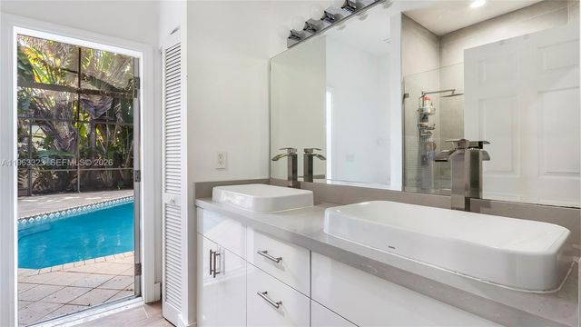 2633 Oakbrook Dr, Weston, FL 33332