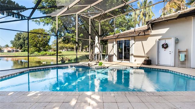 2633 Oakbrook Dr, Weston, FL 33332