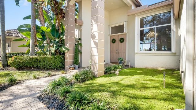 2633 Oakbrook Dr, Weston, FL 33332
