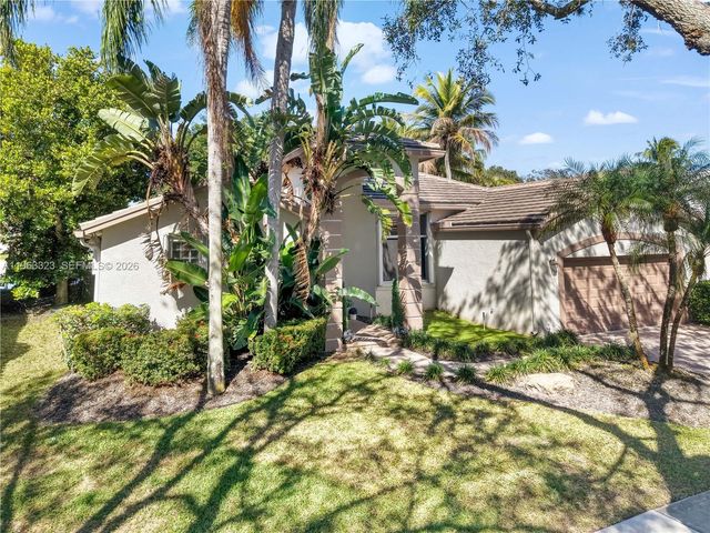 2633 Oakbrook Dr, Weston, FL 33332