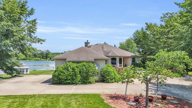 401 M County Road 2425 N, Mahomet, IL 61853