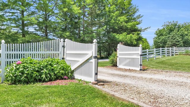 401 M County Road 2425 N, Mahomet, IL 61853