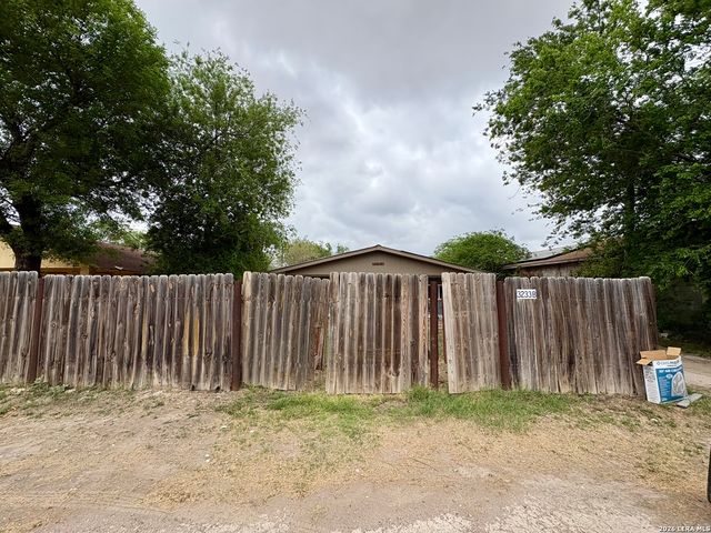 3233 Yucca Loop, Eagle Pass, TX 78852