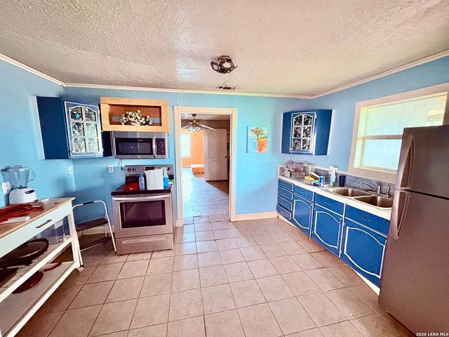 3233 Yucca Loop, Eagle Pass, TX 78852