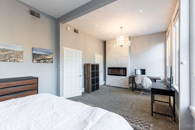 551 E Thirteenth Street, Cincinnati, OH 45202