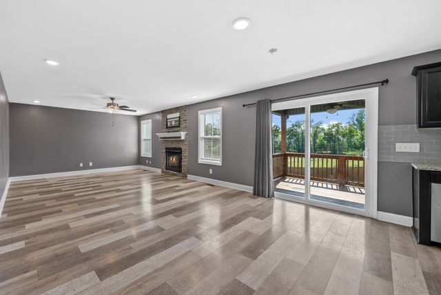 1114 Eagles View Dr, Clarksville, TN 37040