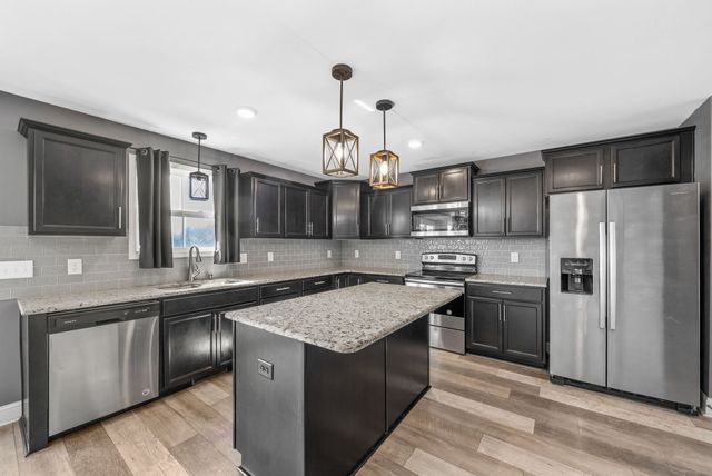 1114 Eagles View Dr, Clarksville, TN 37040