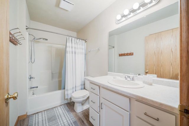 2117 CLOUDVIEW COURT, Appleton, WI 54914