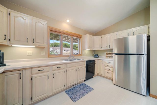 2117 CLOUDVIEW COURT, Appleton, WI 54914