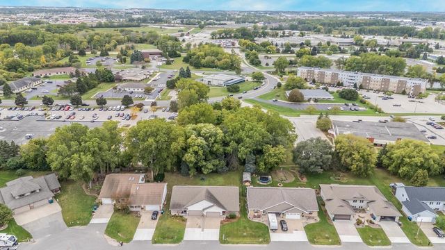 2117 CLOUDVIEW COURT, Appleton, WI 54914