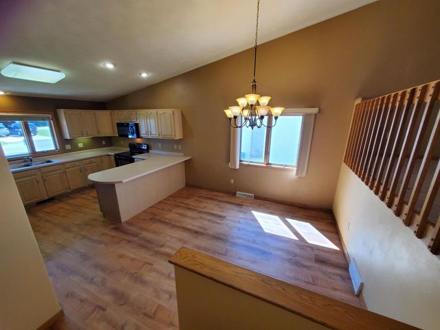 2117 CLOUDVIEW COURT, Appleton, WI 54914