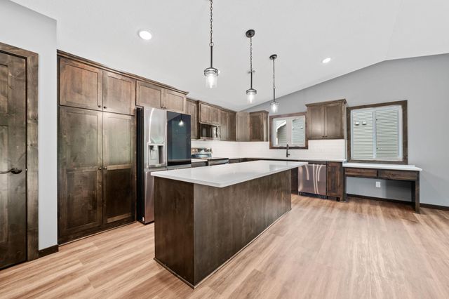 900 1/2 8th Avenue N, Princeton, MN 55371
