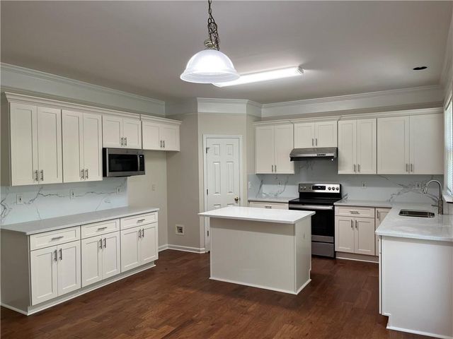 555 Midhurst Place, Johns Creek, GA 30024