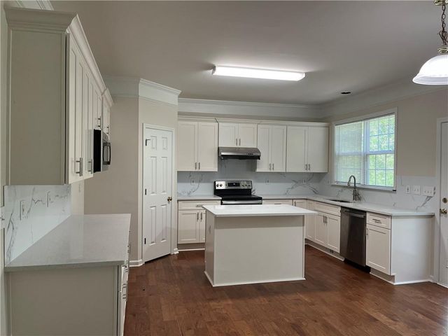 555 Midhurst Place, Johns Creek, GA 30024