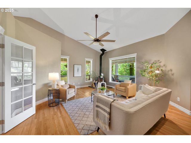 15564 S NEIBUR Rd, Oregon City, OR 97045