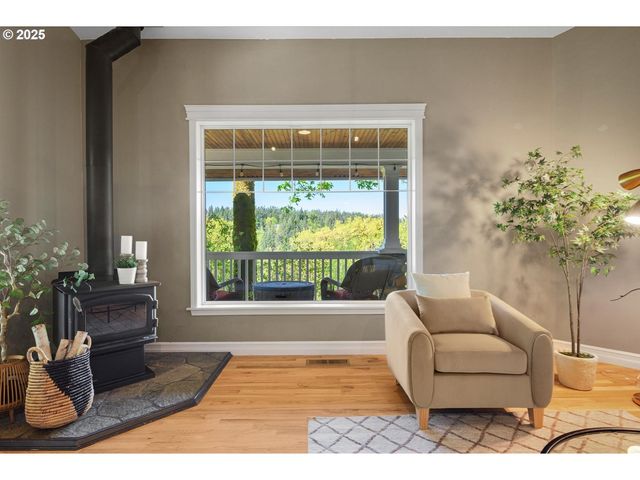15564 S NEIBUR Rd, Oregon City, OR 97045