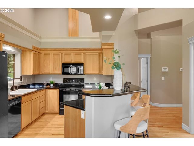 15564 S NEIBUR Rd, Oregon City, OR 97045
