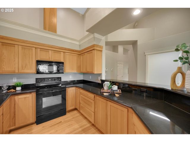15564 S NEIBUR Rd, Oregon City, OR 97045