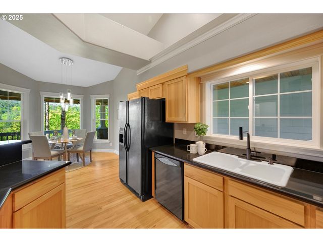 15564 S NEIBUR Rd, Oregon City, OR 97045