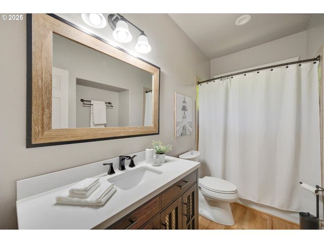 15564 S NEIBUR Rd, Oregon City, OR 97045