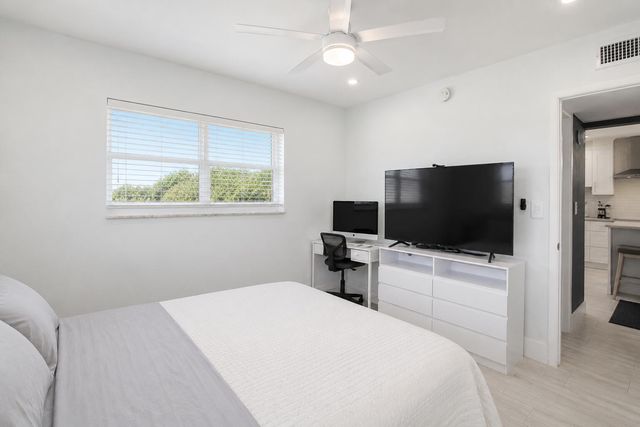 7787 Golf Cir Drive 301, Margate, FL 33063