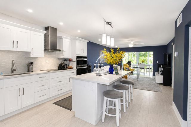 7787 Golf Cir Drive 301, Margate, FL 33063