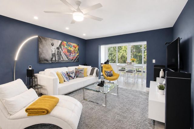 7787 Golf Cir Drive 301, Margate, FL 33063