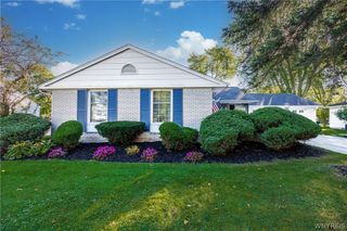 27 Exeter Road, Amherst, NY 14221