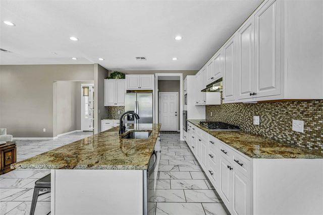 12420 SW Graclyn Ct, Lawton, OK 73505
